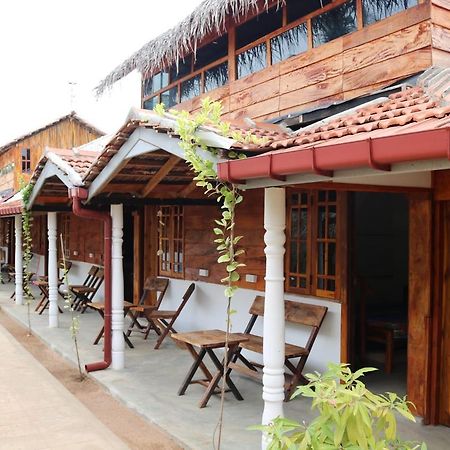Wanderers Hostel Trincomalee Extérieur photo