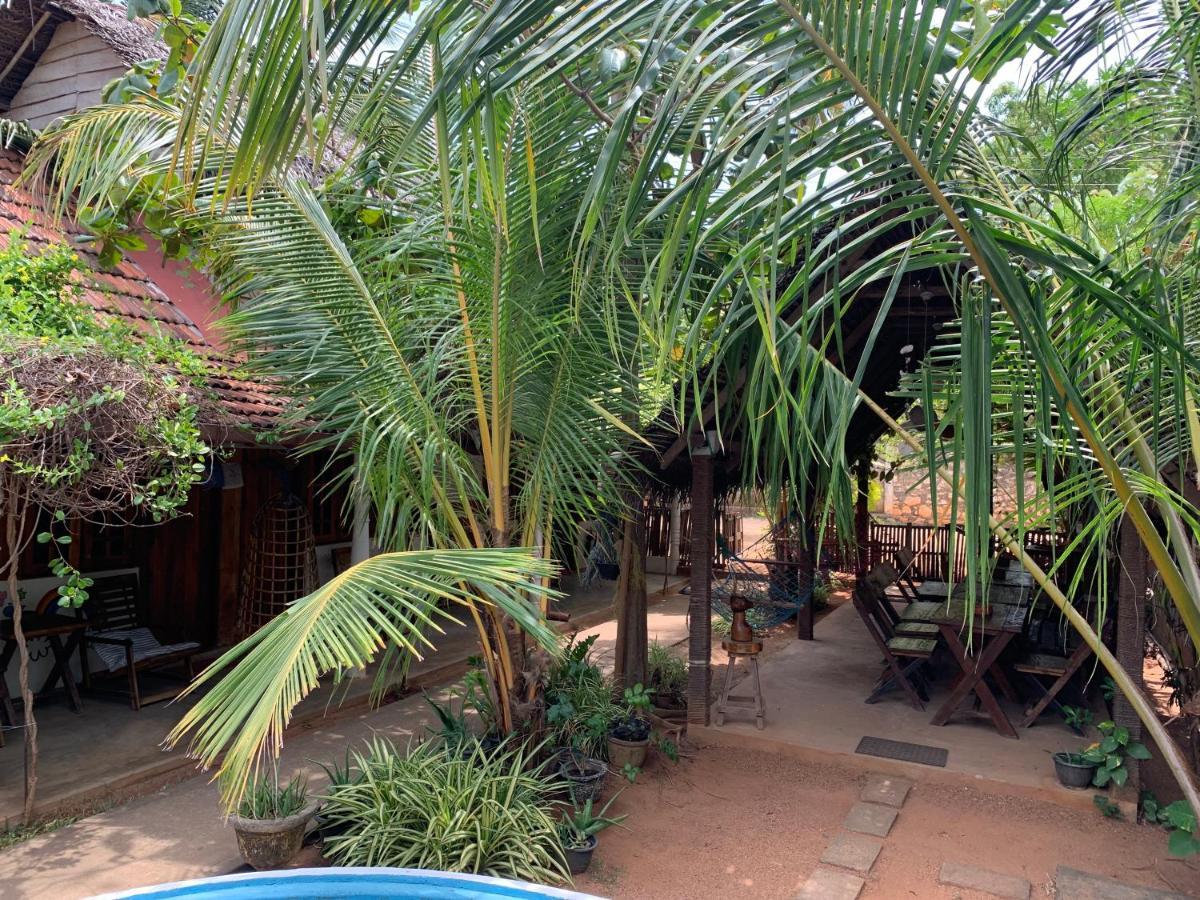 Wanderers Hostel Trincomalee Extérieur photo