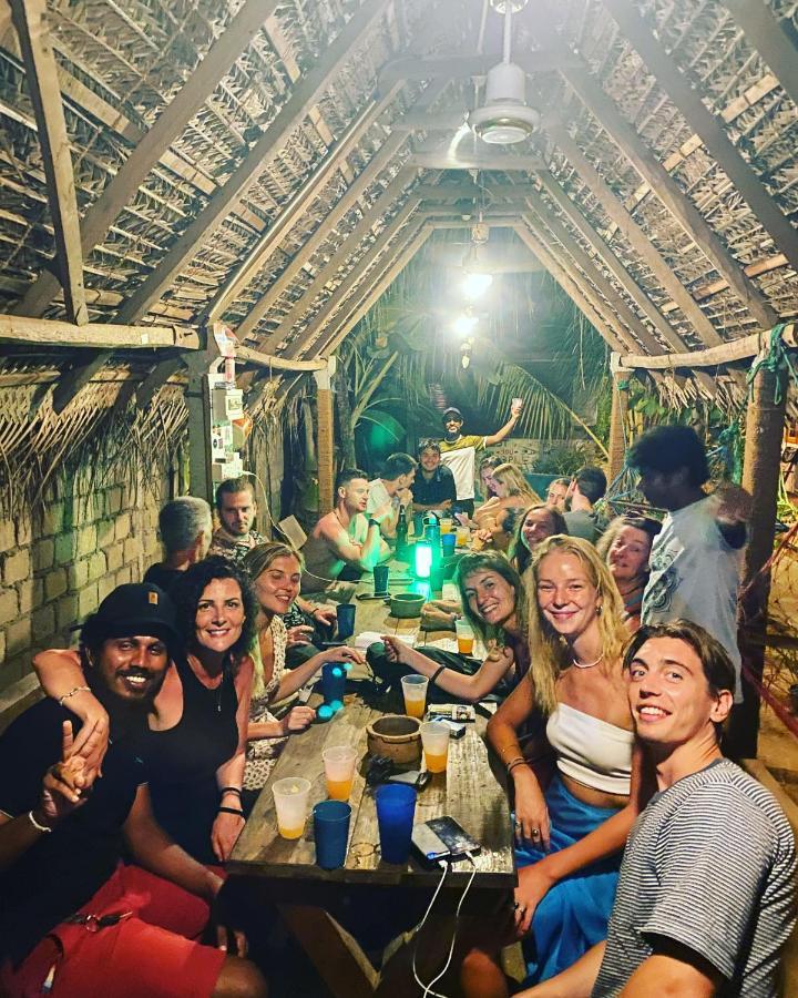 Wanderers Hostel Trincomalee Extérieur photo