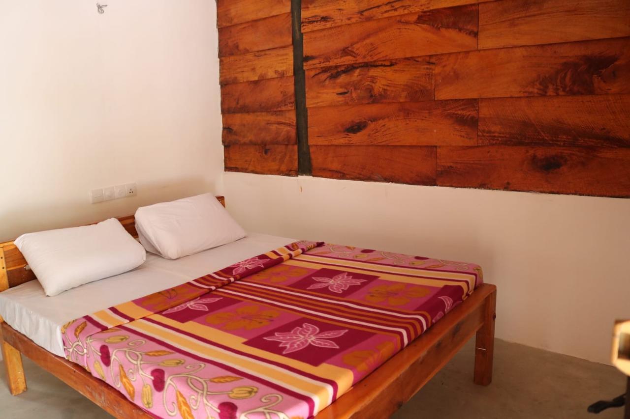 Wanderers Hostel Trincomalee Extérieur photo